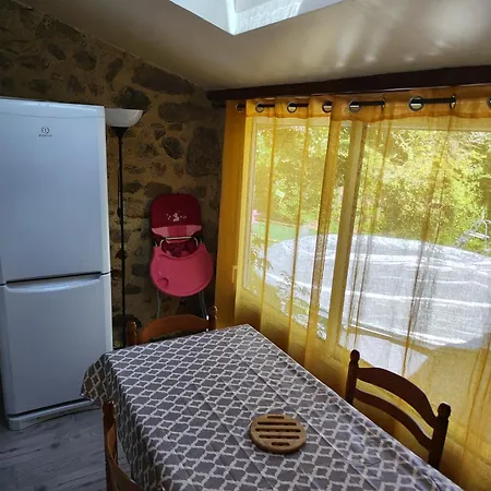La Maison D'aurélie 4 à 6 Personnes En Auvergne à Saint Remy Sur Durolle