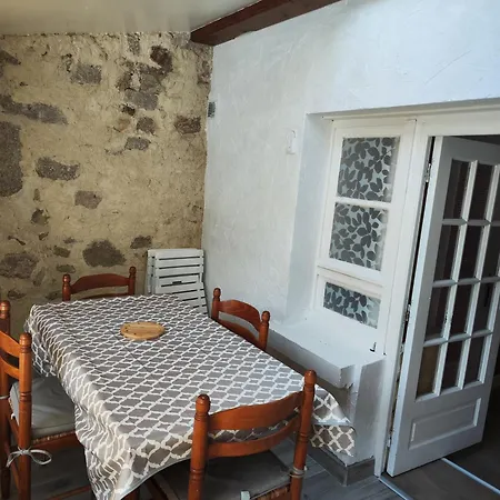 La Maison D'aurélie 4 à 6 Personnes En Auvergne à Saint Remy Sur Durolle Casa vacanze